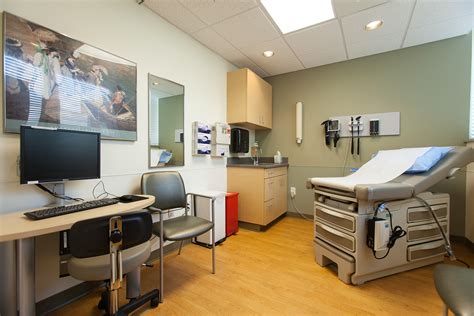Doctor medical center - Yes. Luminis Health Doctors Community Medical Center in Lanham, MD is rated high performing in 5 adult procedures and conditions. It is a general medical and surgical facility. Patient Experience. 